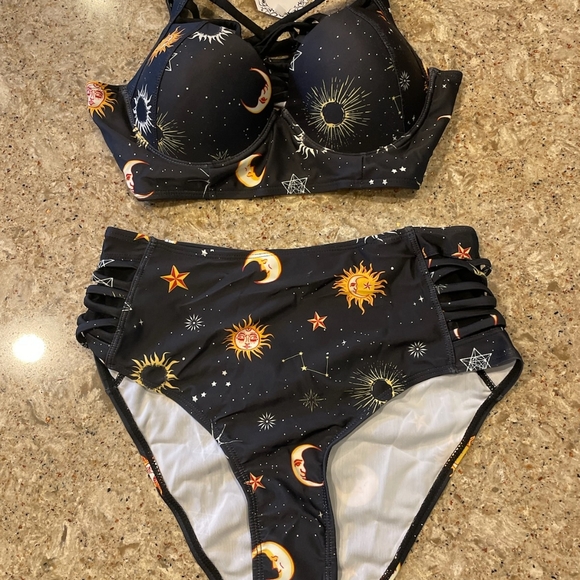 2 piece Swimwear - Picture 3 of 4